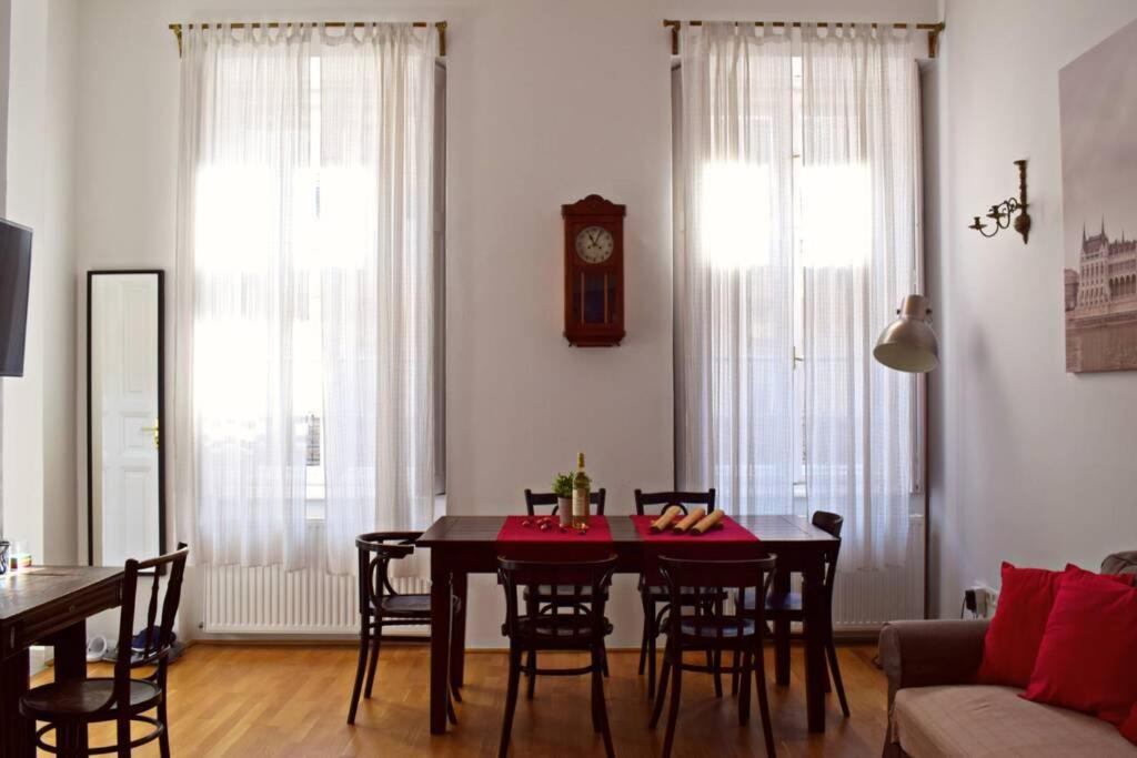 Central Budapest Apartment In Historical Building With Free Private Parking Eksteriør bilde