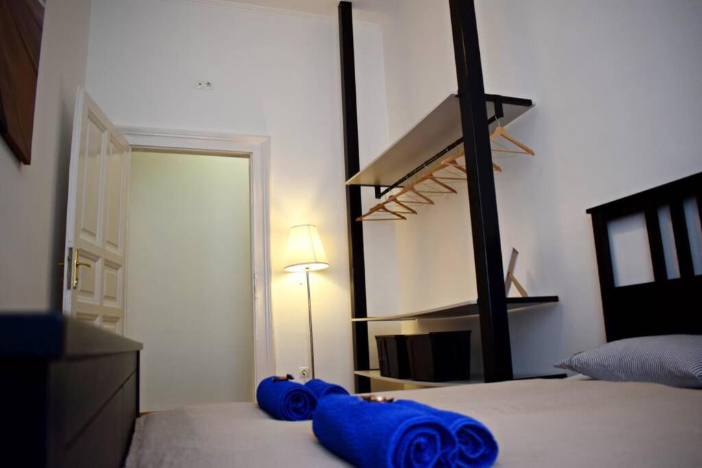 Central Budapest Apartment In Historical Building With Free Private Parking Eksteriør bilde