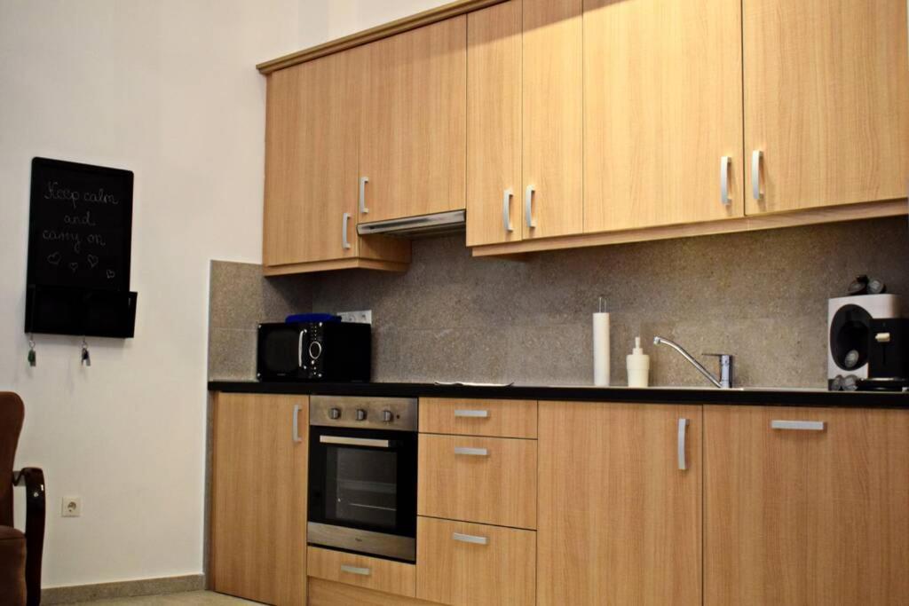Central Budapest Apartment In Historical Building With Free Private Parking Eksteriør bilde