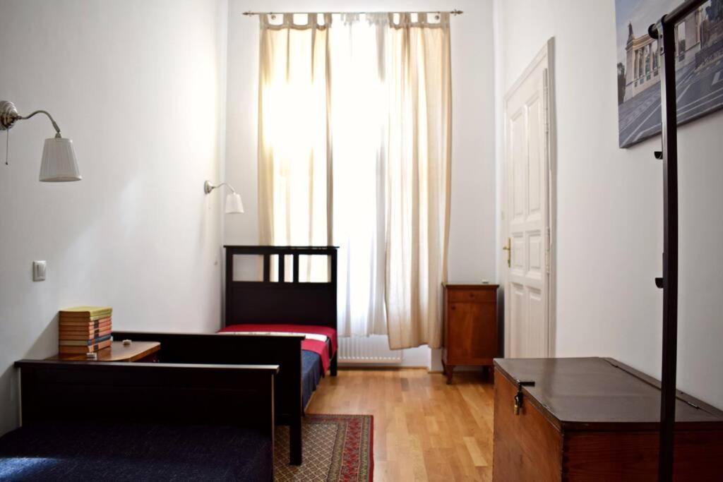 Central Budapest Apartment In Historical Building With Free Private Parking Eksteriør bilde